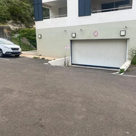 Cacy A 200m Du Port * Bonifacio (Corsica)