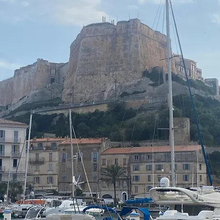 Daire Cacy A 200m Du Port